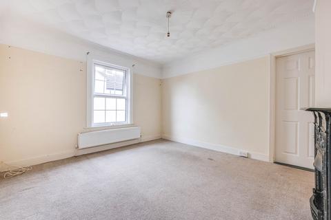 38 Castle Road, Rayleigh, SS6 7QF