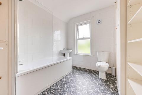 38 Castle Road, Rayleigh, SS6 7QF