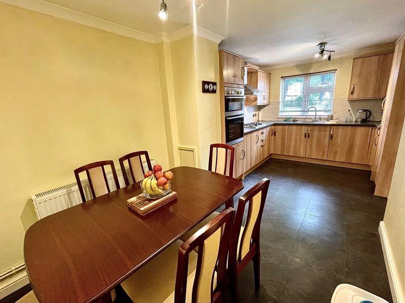 Mayflower Close, South Ockendon 3 bed end of terrace house for sale £
