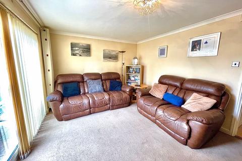 21 Mayflower Close, South Ockendon, RM15 6HZ