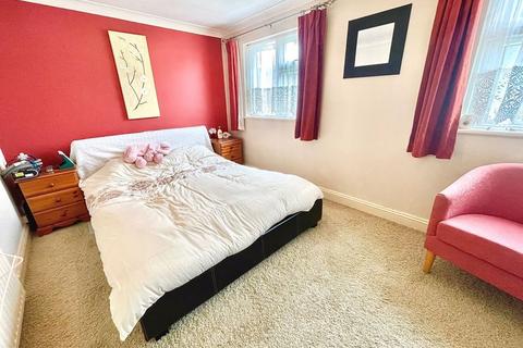 21 Mayflower Close, South Ockendon, RM15 6HZ
