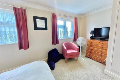 21 Mayflower Close, South Ockendon, RM15 6HZ