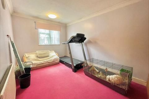 21 Mayflower Close, South Ockendon, RM15 6HZ