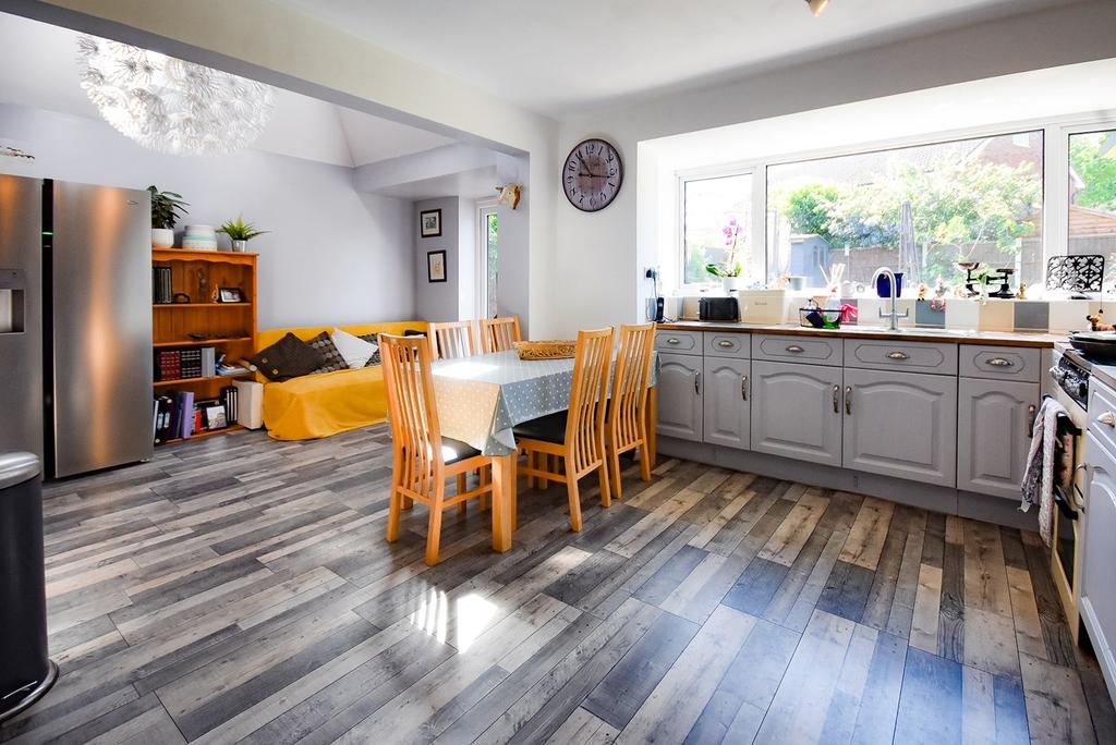 Furnivall Crescent, Lichfield, WS13 3 bed detached bungalow £435,000