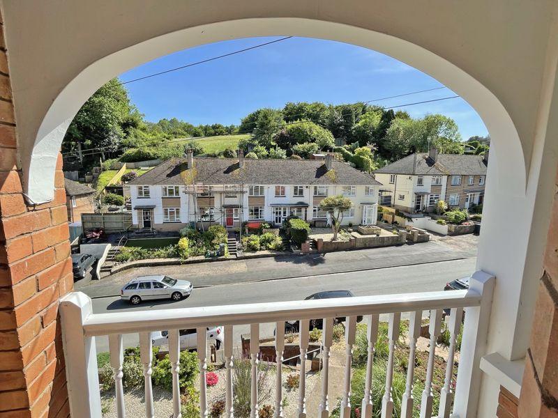 Winslade Road, Sidmouth 3 bed apartment £895 pcm (£207 pw)