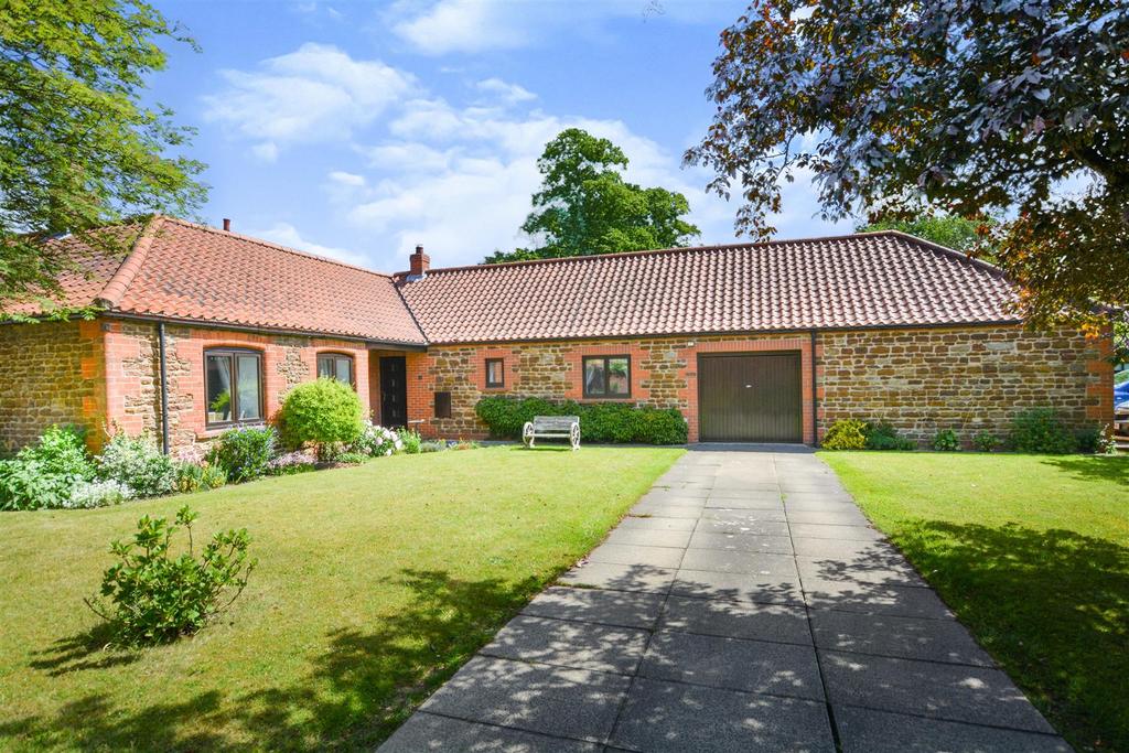 Old Estate Yard, Normanby, Scunthorpe 3 bed detached bungalow for sale
