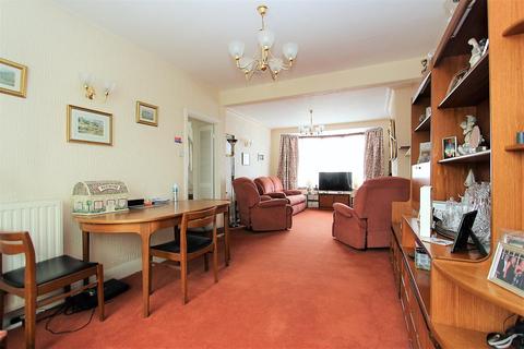 95 Ainslie Wood Road, London, E4 9BX