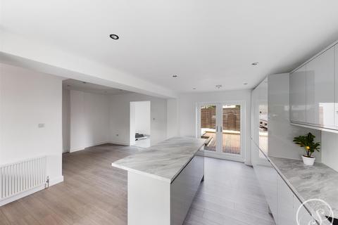 12 Broadway, Leeds, LS15 0LX