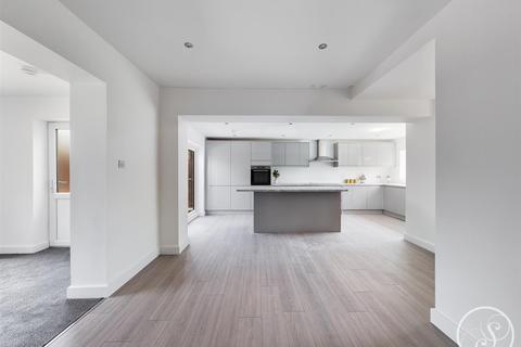 12 Broadway, Leeds, LS15 0LX