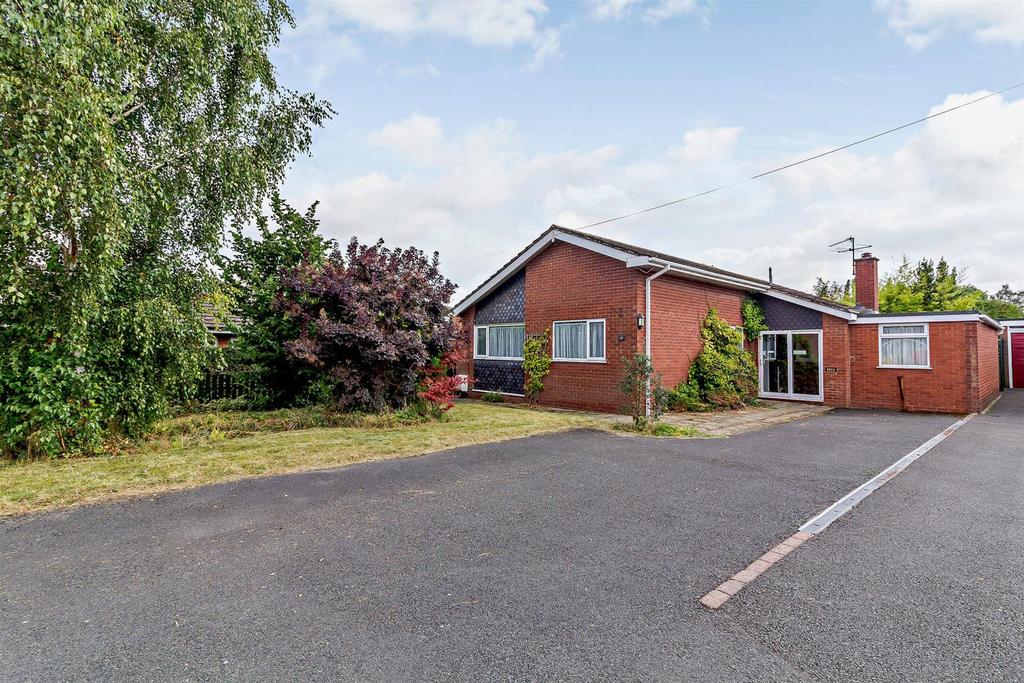 Birch Hill Road, Clehonger, Hereford... 4 bed detached bungalow £325,000
