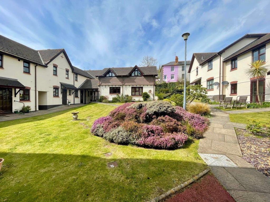 39 Windsor Court, Kingsbridge 1 bed flat £65,000
