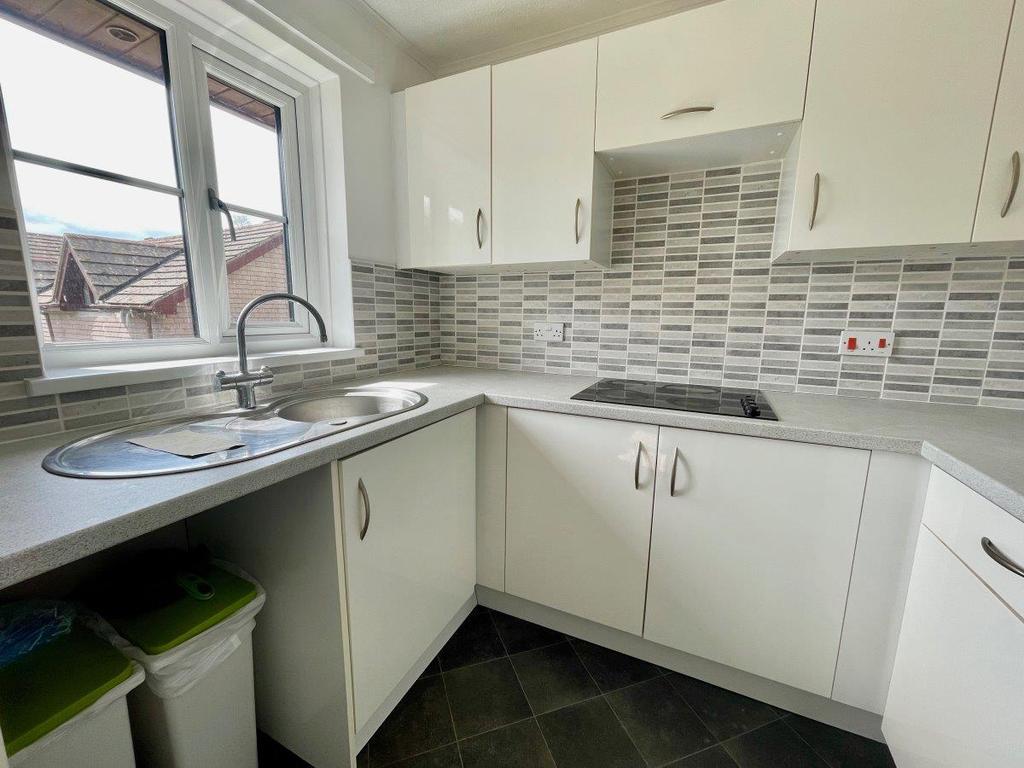 39 Windsor Court, Kingsbridge 1 bed flat £65,000
