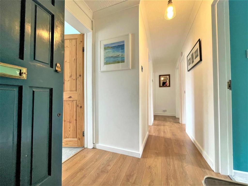 Martins Road, Shortlands, Bromley, BR2 3 bed flat £325,000