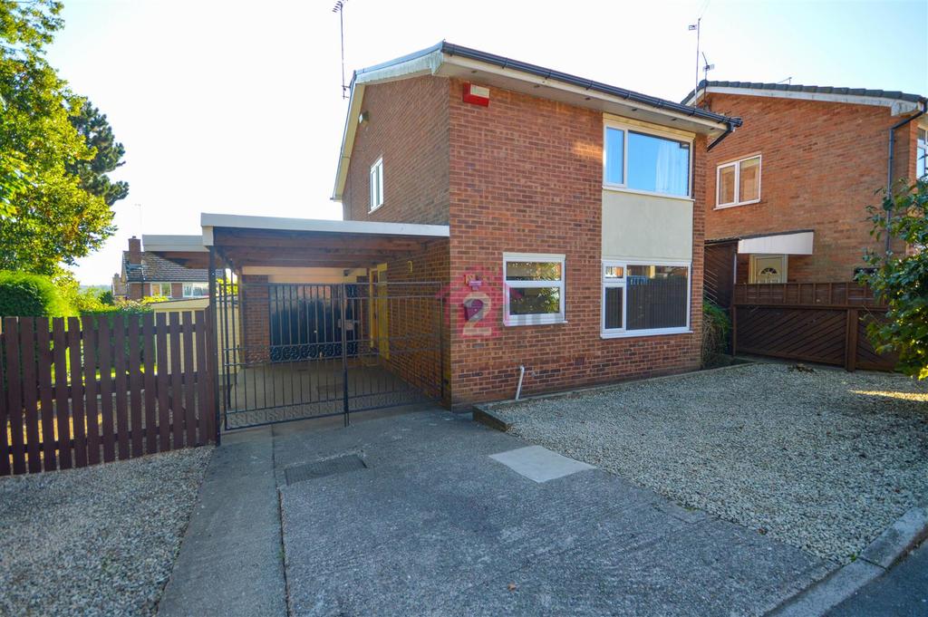 Ullswater Close, Halfway, Sheffield, S20 3 bed detached house £925