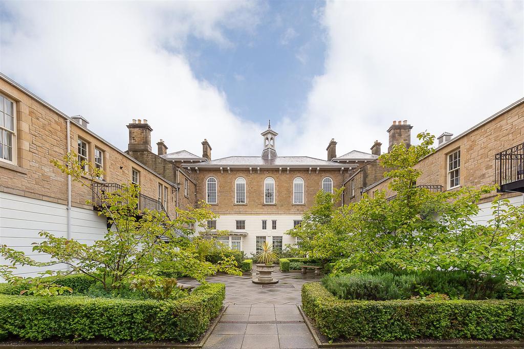 Lanesborough Court, Gosforth... 2 bed flat £250,000
