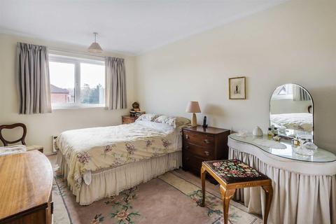2 bedroom apartment for sale - Oakleigh Court, Oxted