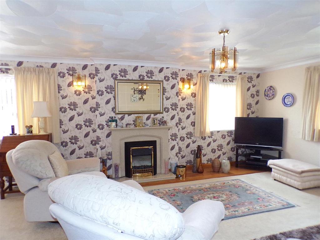 St Peters Crescent, Bicester 3 bed detached bungalow £465,000