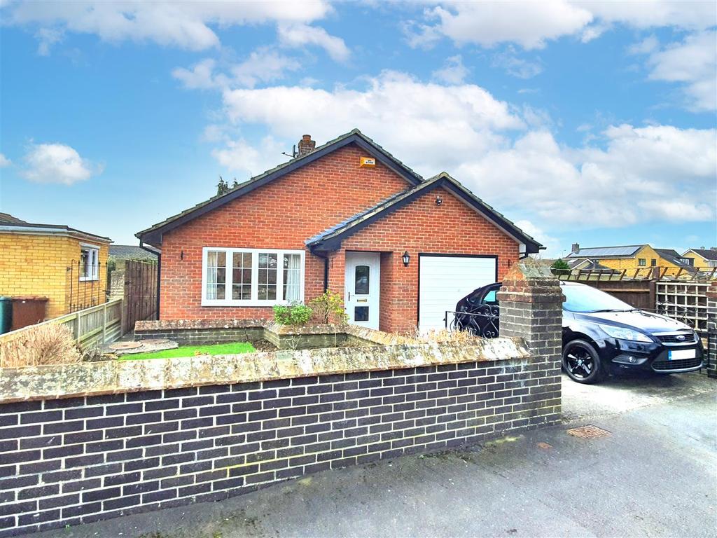 Anson Way, Bicester, Oxfordshire 3 bed detached bungalow £425,000