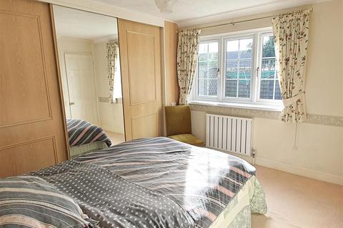 19 Anson Way, Bicester, OX26 4UH