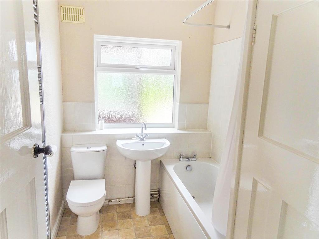 Withybrook Road, Bulkington, Bedworth 2 bed detached house £950 pcm