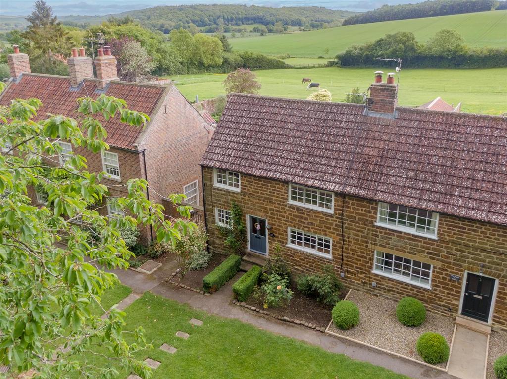 3, The Roosters, Howsham, York, North Yorkshire YO60 7PH 3 bed end of