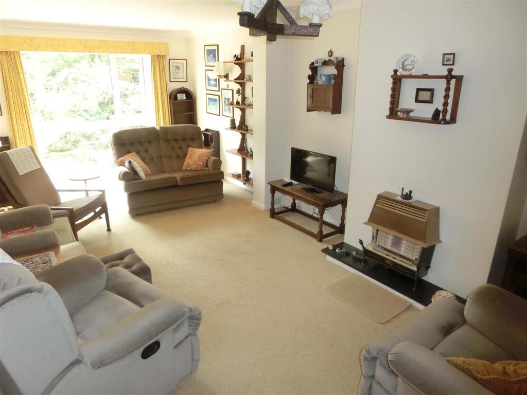 Extended lounge