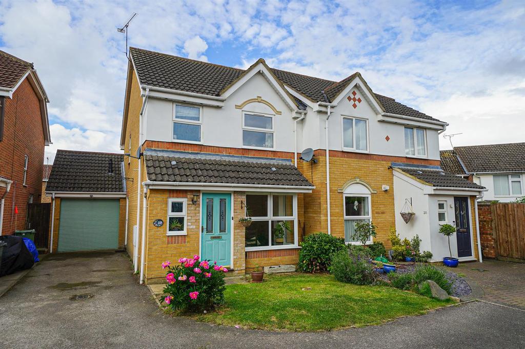 The Maltings, Leighton Buzzard 3 bed semidetached house £375,000
