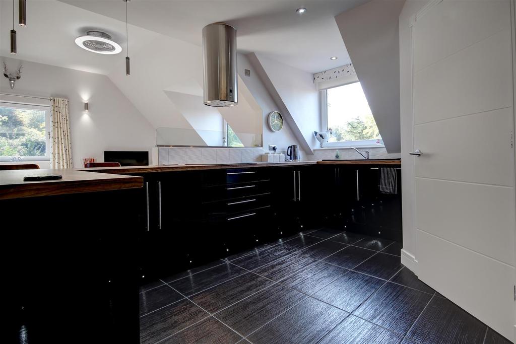 015 kitchen.jpg