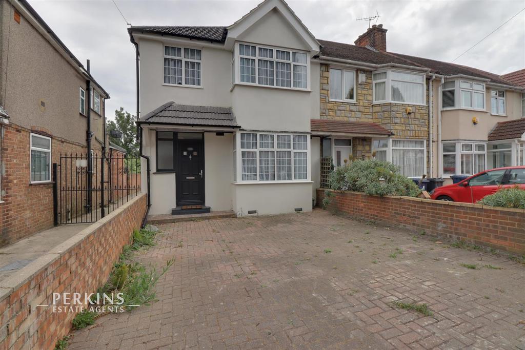 Burns Avenue, Southall 3 bed end of terrace house £2,000 pcm (£462 pw)