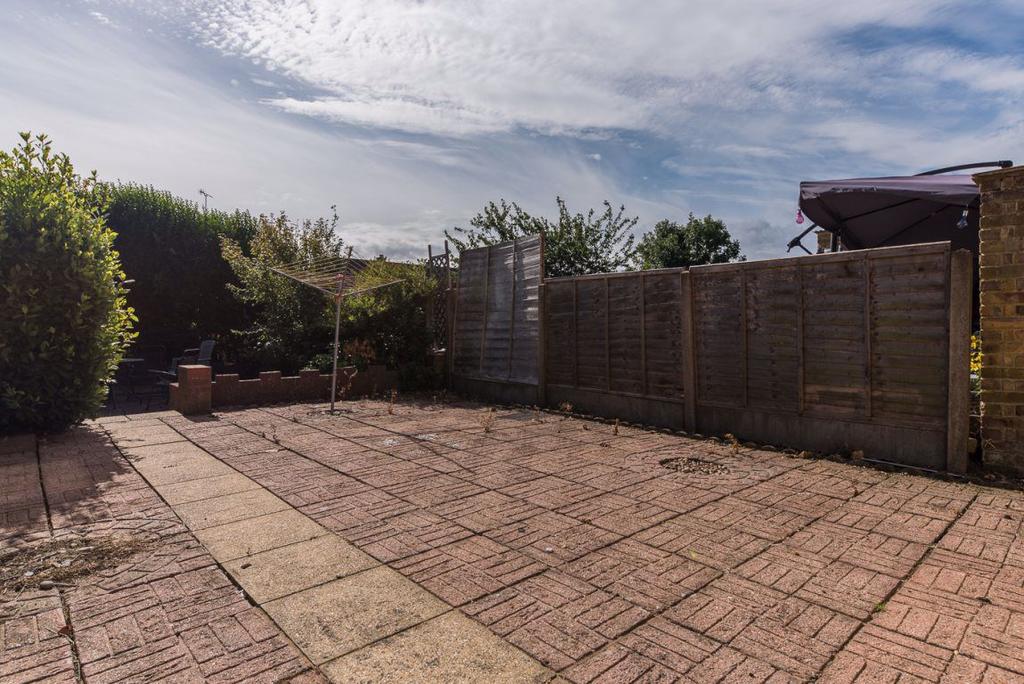 Shipman Avenue, Canterbury 2 bed house £919 pcm (£212 pw)