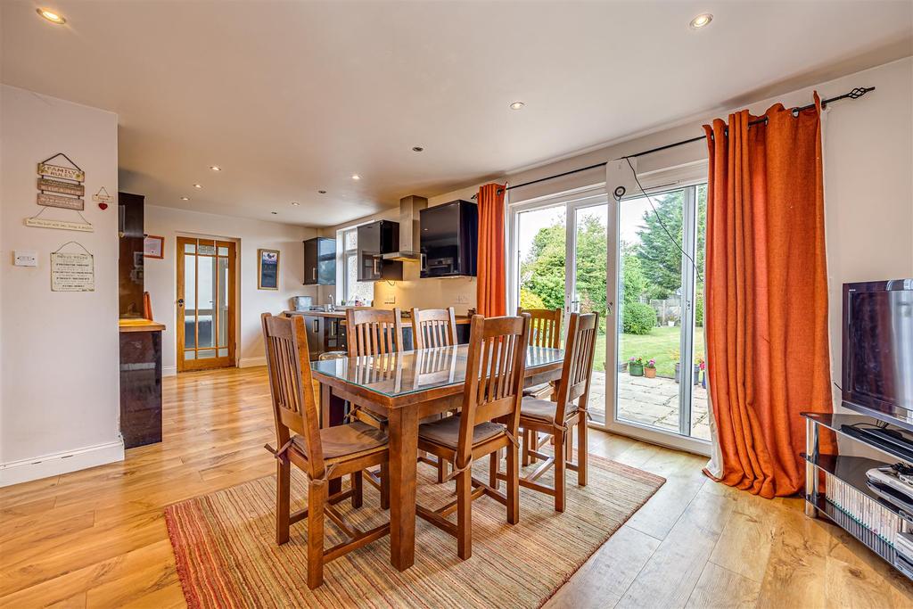 Upper Pines, Banstead 5 bed detached house £875,000