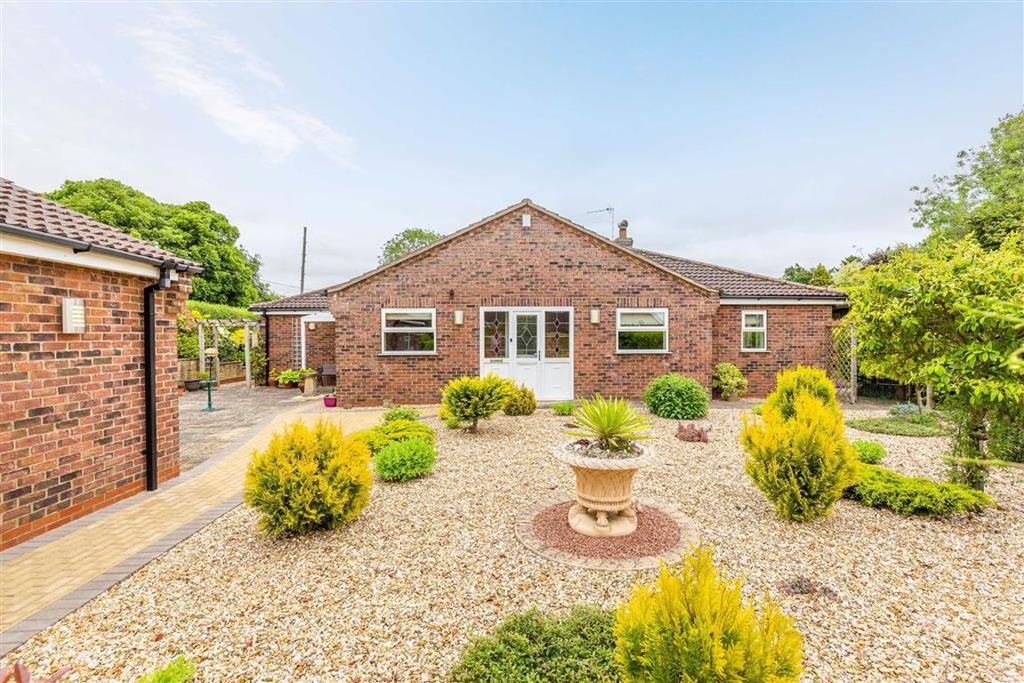 Washdyke Lane, Nettleham, Lincoln, Lincolnshire 4 bed detached bungalow