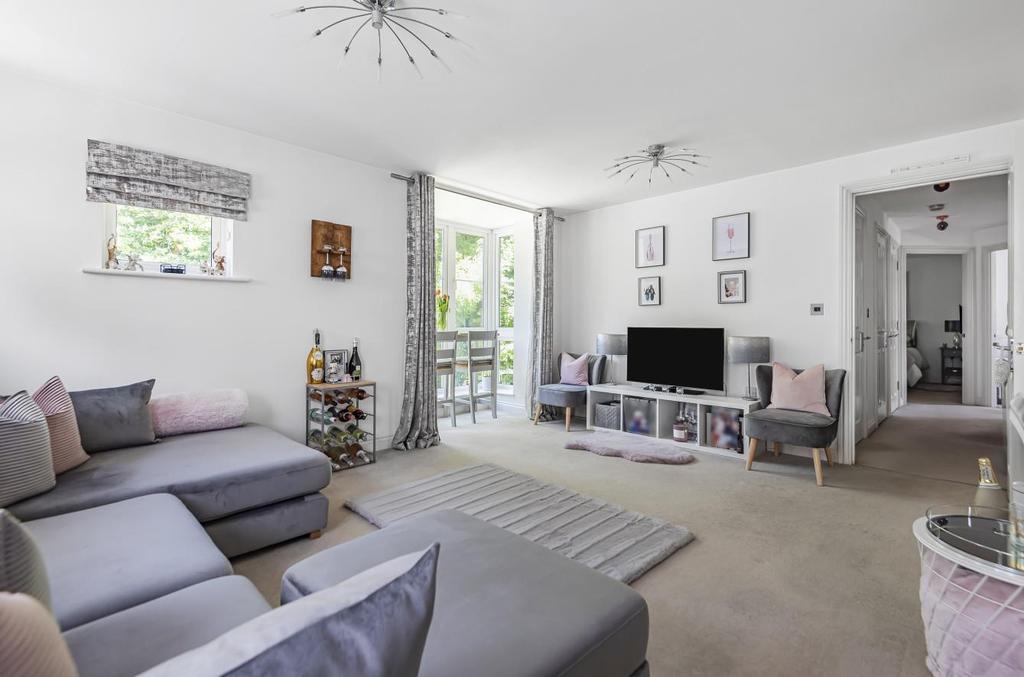 Crestwood View, Boyatt Wood, Eastleigh 2 bed flat £200,000