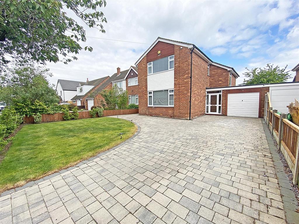 Woodlands Road, Formby, Liverpool 3 bed detached house £375,000