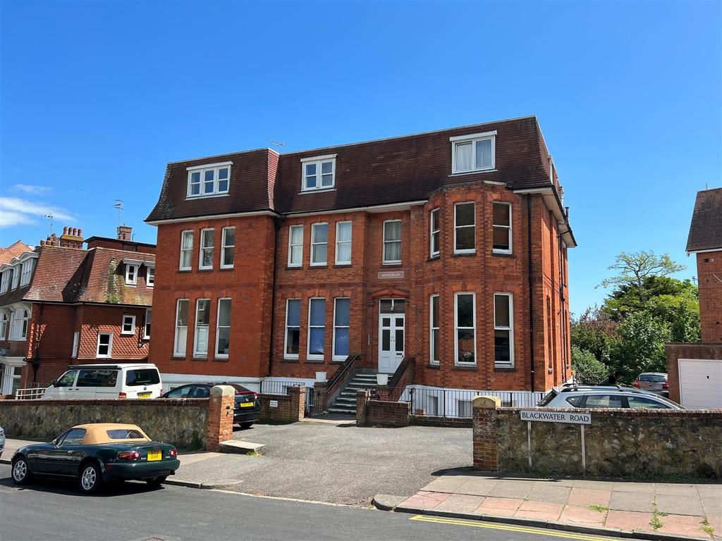 Blackwater Road, Eastbourne 2 bed flat for sale £260,000