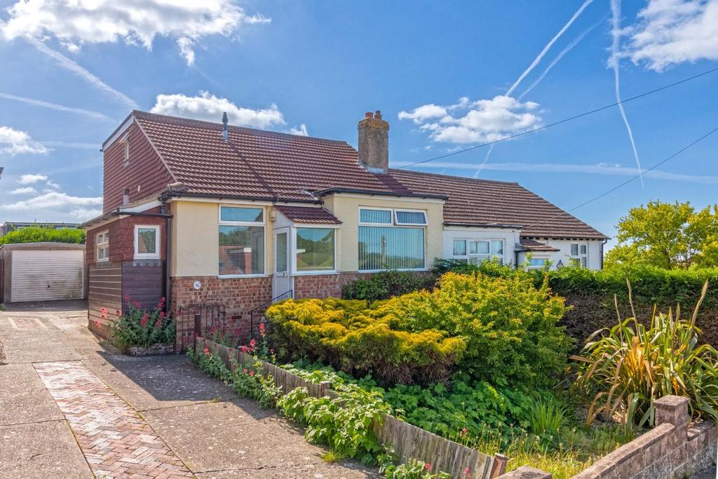 Alandale Road, Sompting, Lancing 3 bed chalet £400,000