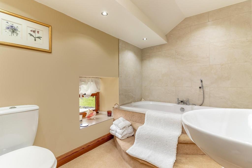 Master Bedroom Ensuite - A.jpg