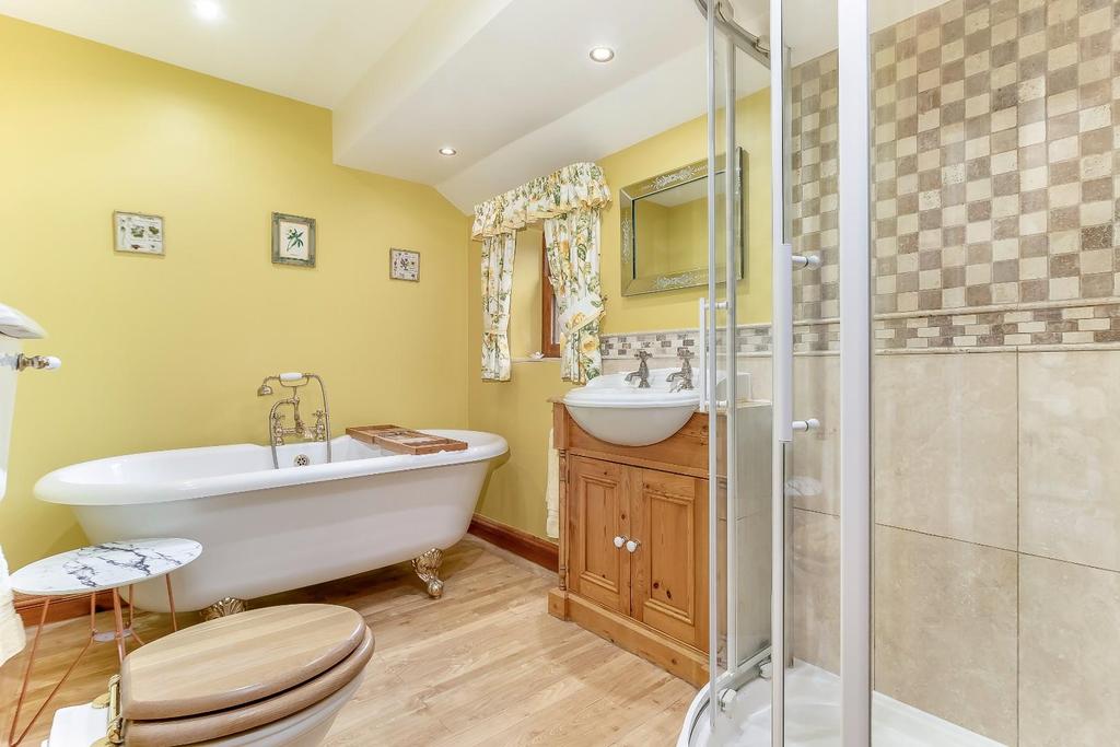 Bathroom.jpg