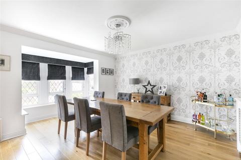 18 Poets Gate, Cheshunt, Waltham Cross, EN7 6SB