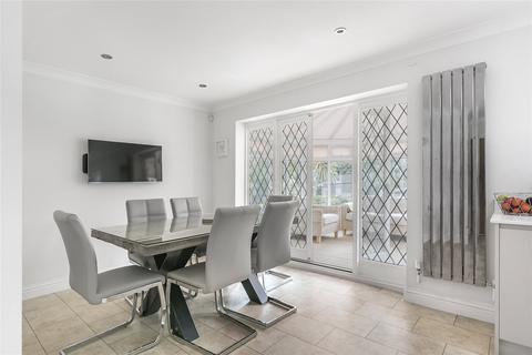 18 Poets Gate, Cheshunt, Waltham Cross, EN7 6SB