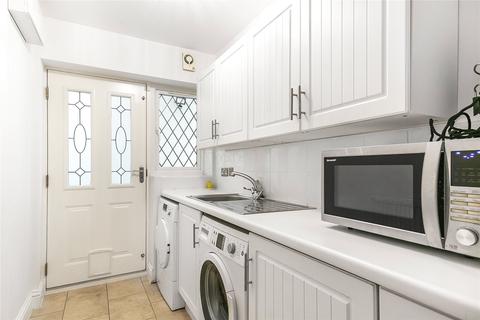 18 Poets Gate, Cheshunt, Waltham Cross, EN7 6SB