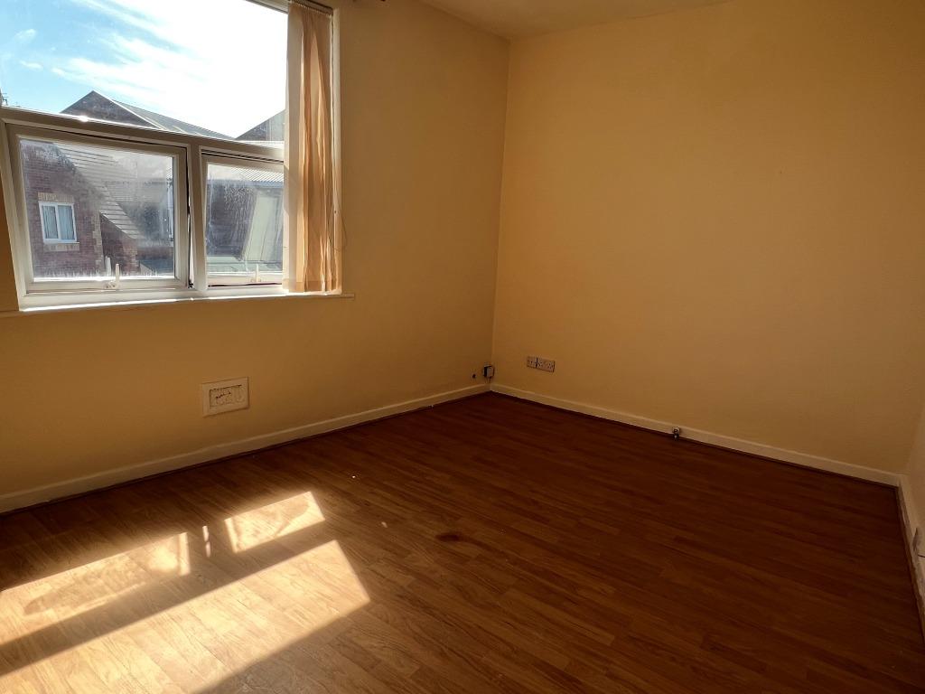 Peel Road, Bootle, Liverpool, L20 1 bed duplex £375 pcm (£87 pw)
