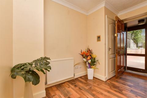 14 Cuthbert Gardens, London, SE25 6SS