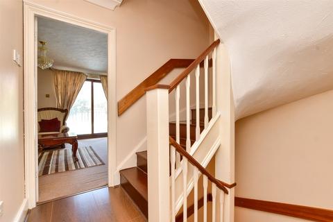 14 Cuthbert Gardens, London, SE25 6SS