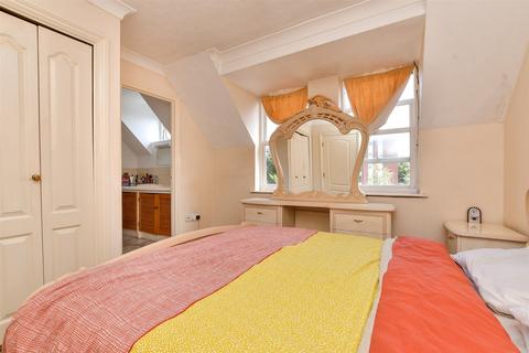 14 Cuthbert Gardens, London, SE25 6SS