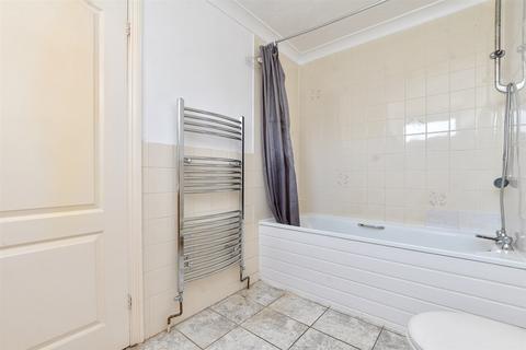 14 Cuthbert Gardens, London, SE25 6SS
