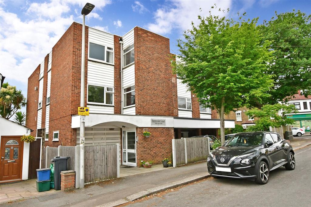 Horn Lane, Woodford Green, Essex 2 bed flat £385,000