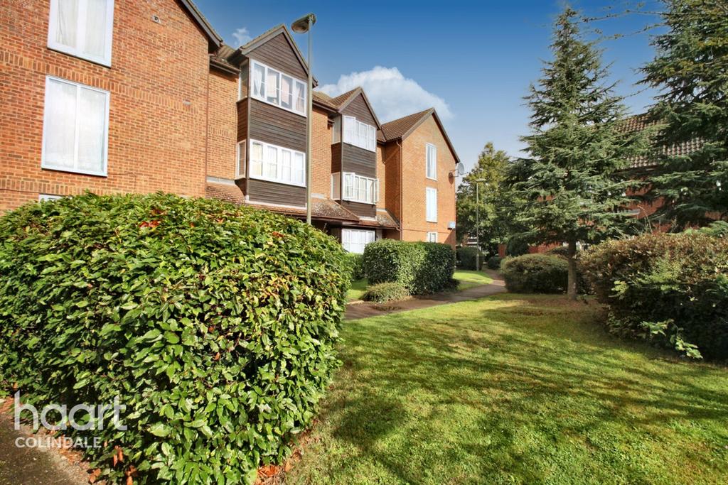 Camarthen Green, Snowdon Drive, NW9 Studio £215,000