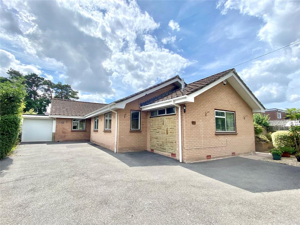 Sandy Lane, St. Ives, Ringwood, BH24 3 bed bungalow for sale £525,000