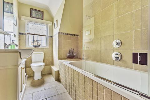23 Ember Lane, Esher, KT10 8EA